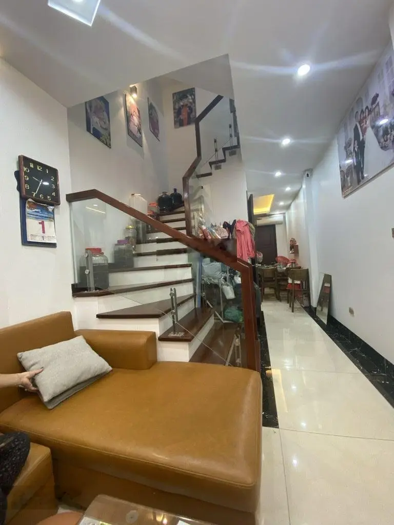 Bán nhà Thúy Lĩnh 42m2 - 3 tầng, sổ đỏ chính chủ đủ công năng cho gia đình 2 - 3 thế hệ ở thoải mái
