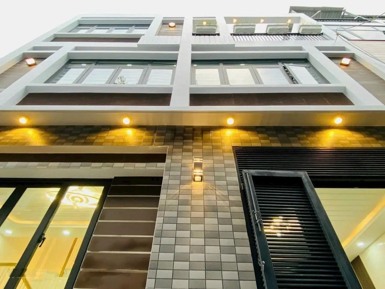 Chủ nhà sang Mỹ định cư cần bán gấp nhà đường Tôn Đản, Quận 4. Giá 3,47TỶ/ 5,1x12m - 1 trệt 3 lầu.