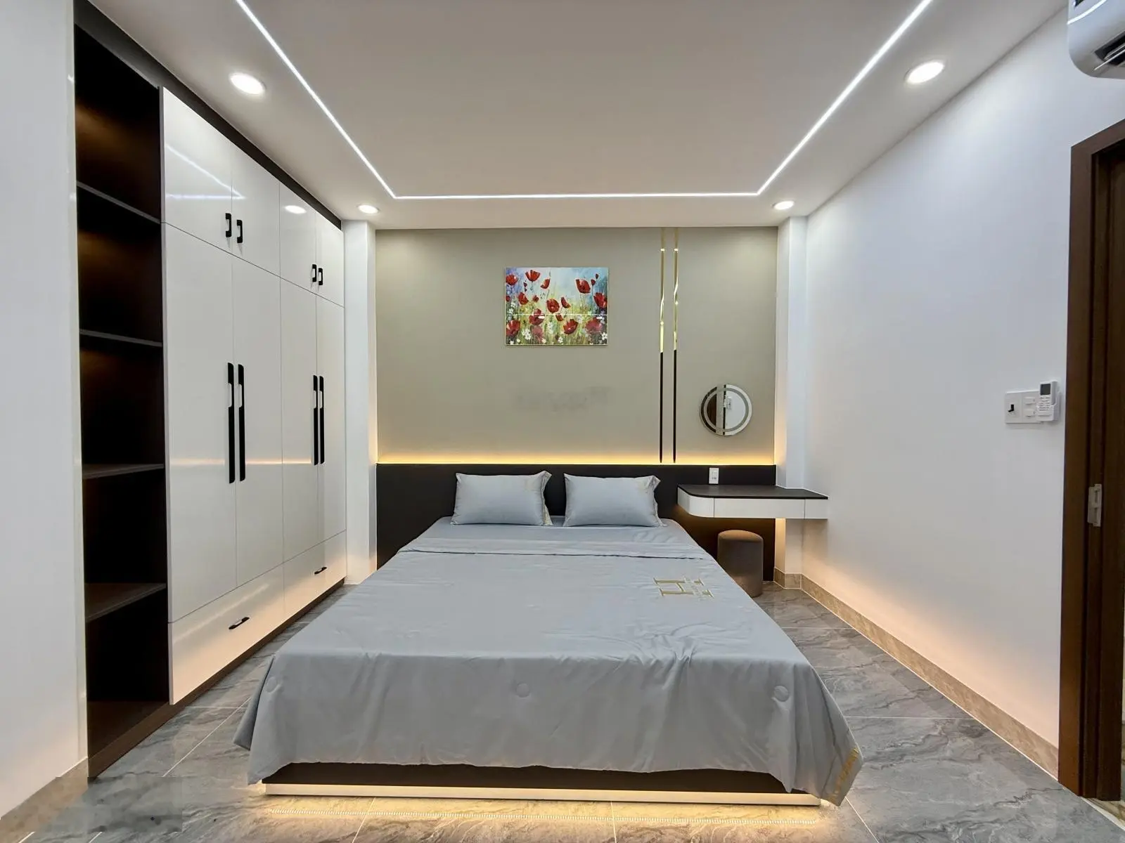 Nhà đường thông Nguyễn Ảnh Thủ, Ngay ngã 3 Đông Quang, DT:4,5x14M, Lửng, 3 Lầu, 4PN, 5VS,Gara ô tô,