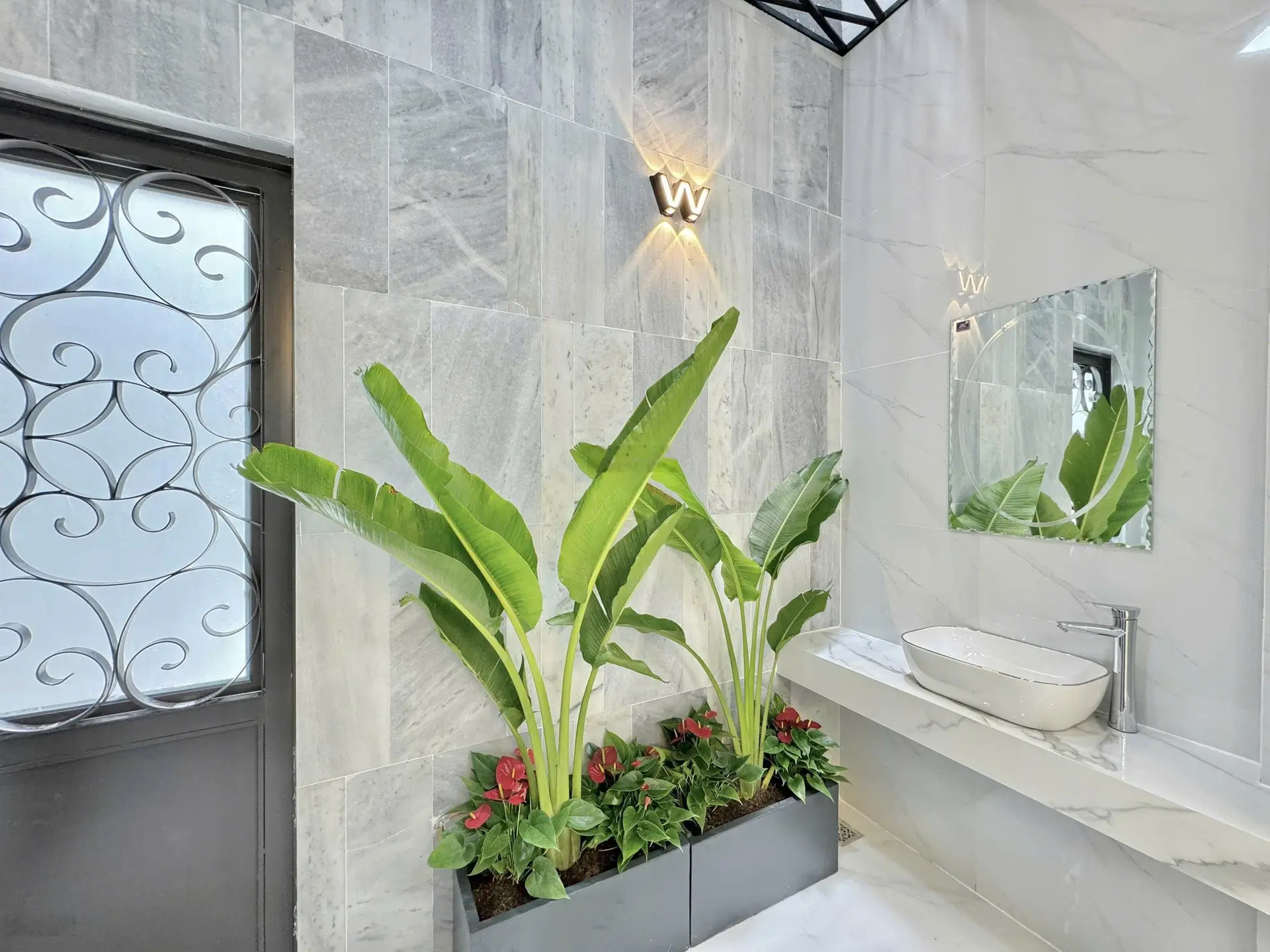 Nhà đẹp Đà Nẵng - Bán nhà 3 tầng Tân Cổ Điển, 3PN, tặng full nội thất, sân oto