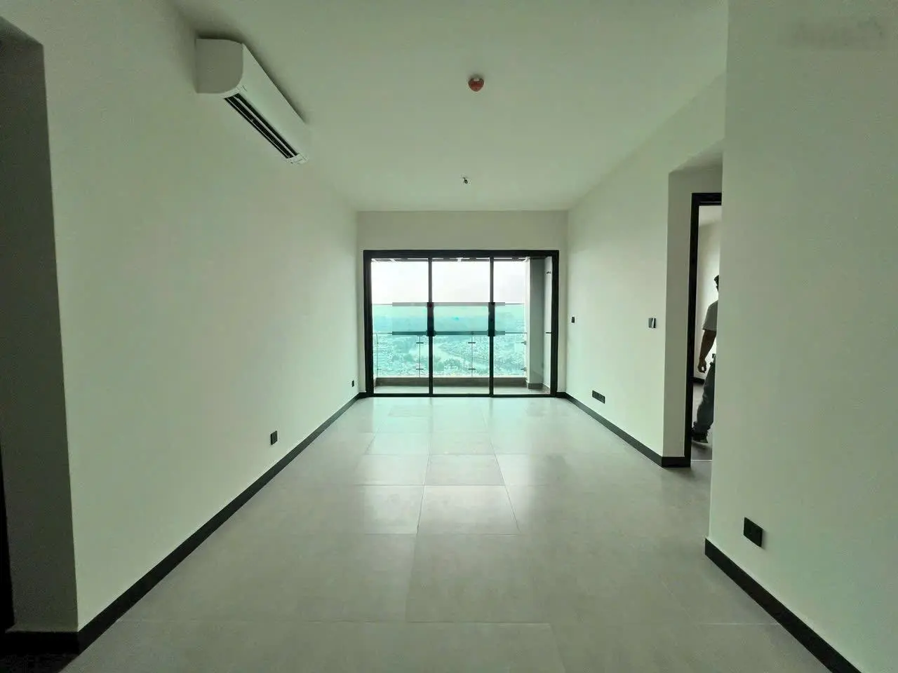 Bán căn hộ chung cư cao cấp De La Sol, 2pn 2wc view sông cực đẹp, giá tốt 6,8tỷ bao hết