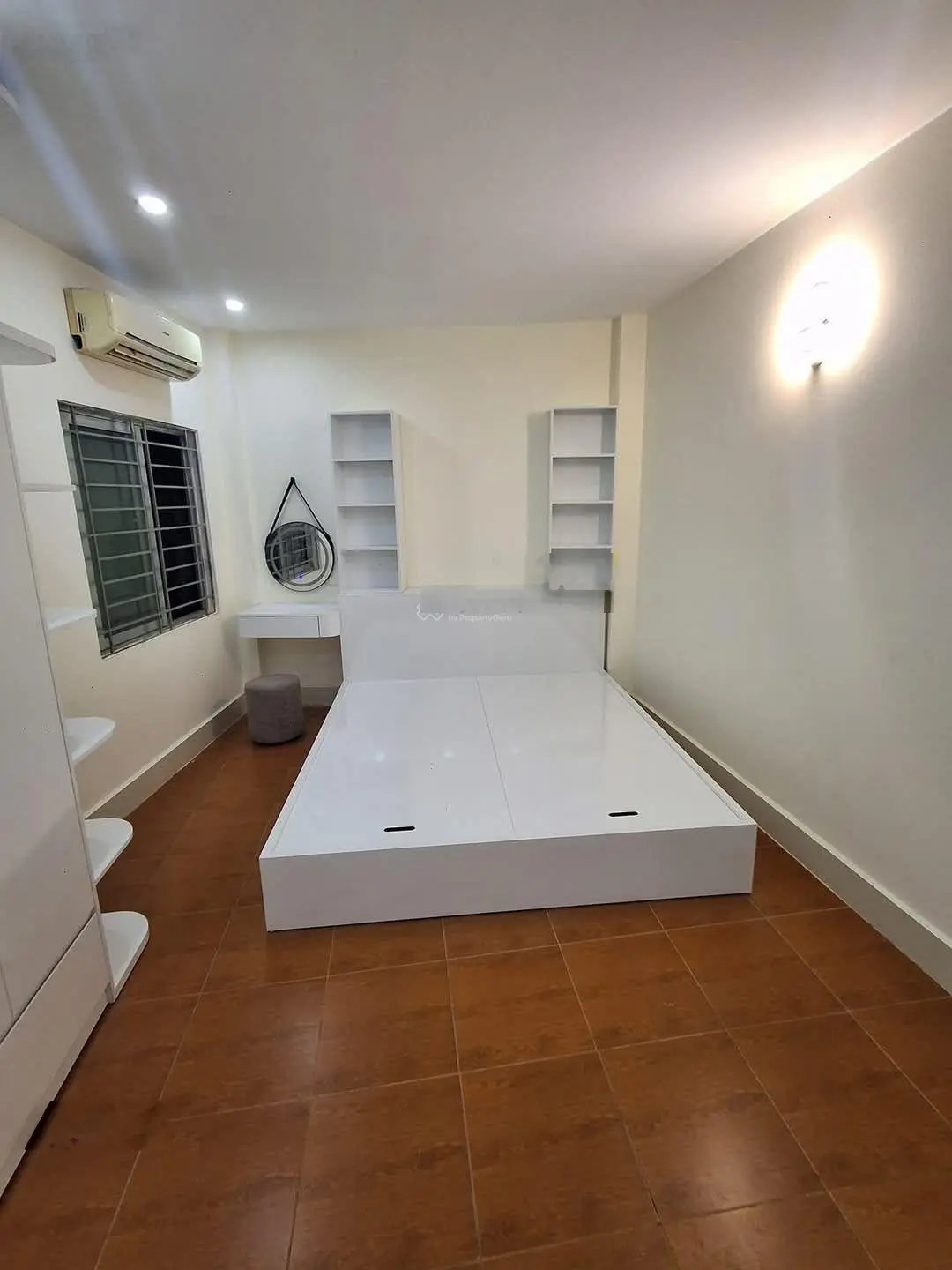 Bán nhà Đại Mỗ. Diện tích 36m2 5 PN, lô góc. Ôtô đỗ cửa, gọi ngay em Mừng: 0936936683 (xem nhà)