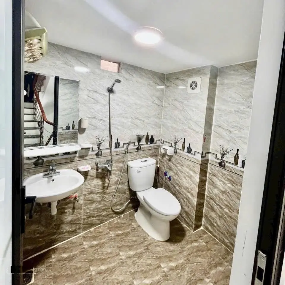 Nhà Vân Canh 42m2 5 tầng mặt tiền 6m tặng nội thất ngõ nông gần trường, công viên 3 tỷ 6