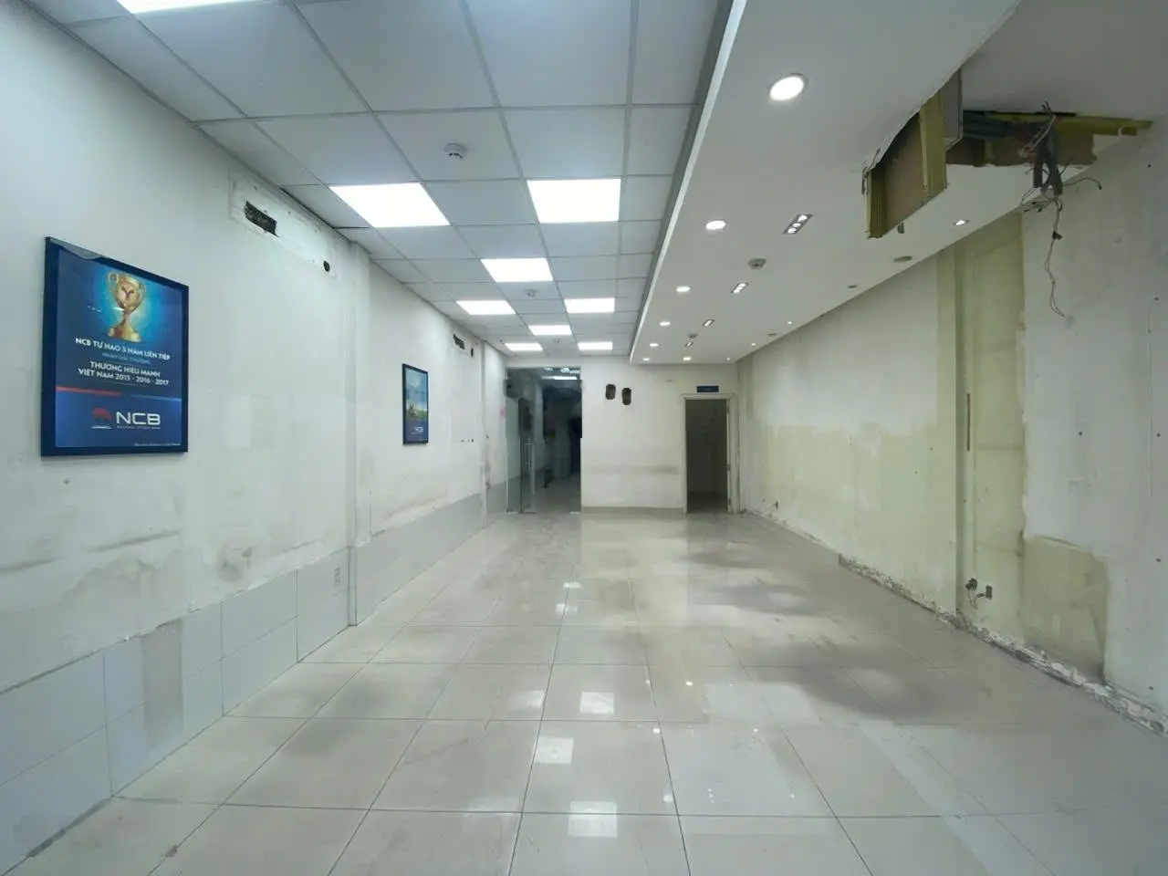 Bán nhà gần góc 2 MT Nguyễn Gia Trí (5 x 20m) K/C 3 lầu, HĐT 90tr - 30 tỷ