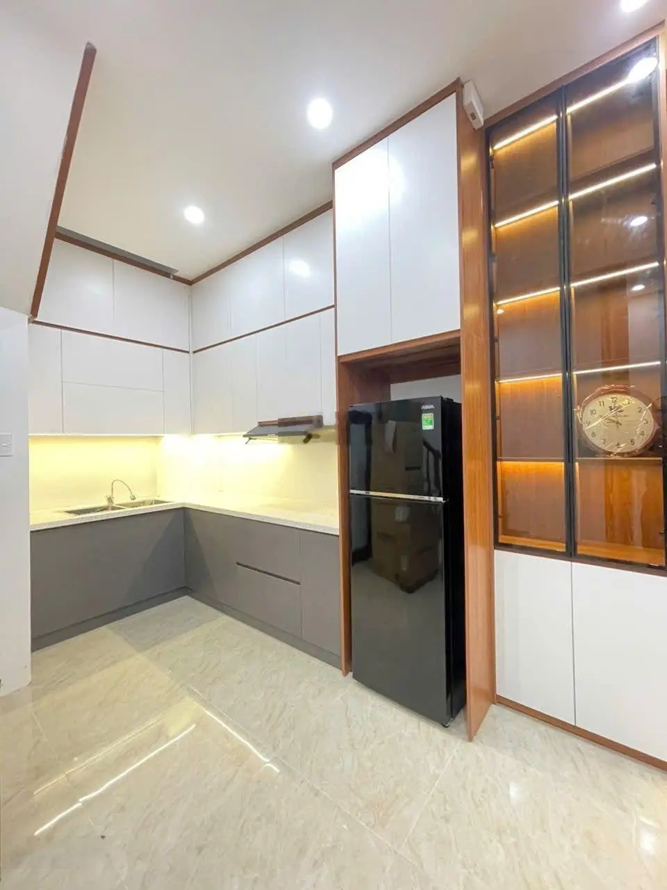 Nhà mới ở ngay phố định công hoàng mai 35m 5 tầng mặt tiền rộng, ô tô đỗ gần chỉ 7,5 tỷ