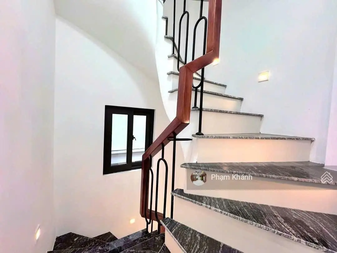 Siêu hiếm 3,7 tỷ có nhà la phù 37m 5 tầng ô tô đỗ cách nhà 50m