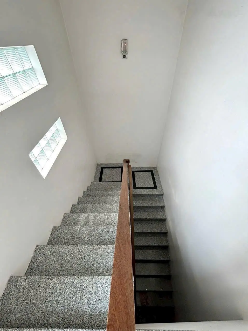 Cần bán gấp nhà trệt 2 lầu sân thượng mâm đúc có thể lên thêm lầu & 30 căn nhà trọ + quán cafe