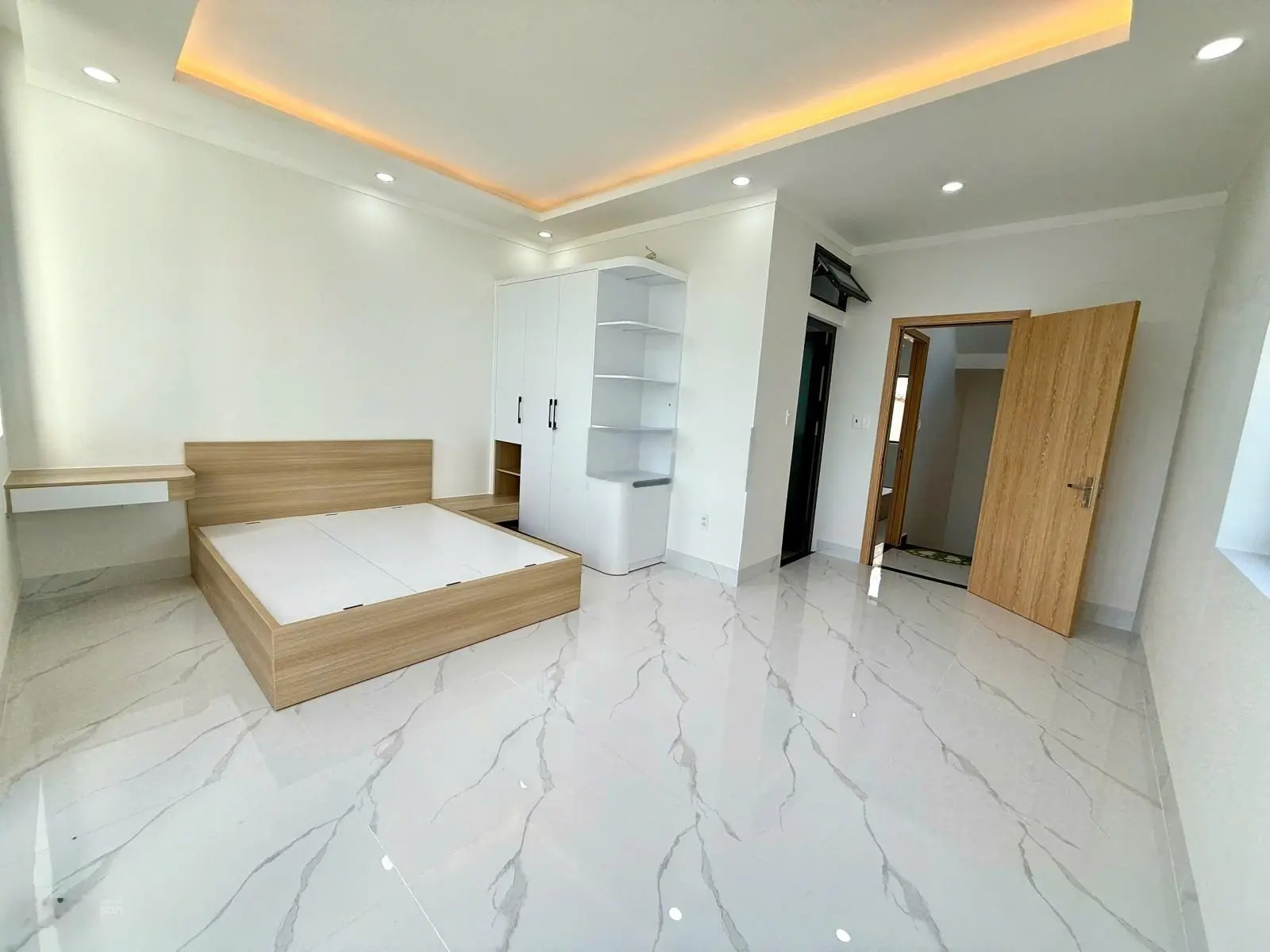 Bán nhà phường Phú Lợi gần vòng xoay Hiệp Thành 3, nhà 1 trệt 2 lầu, 3PN 4WC, sân oto