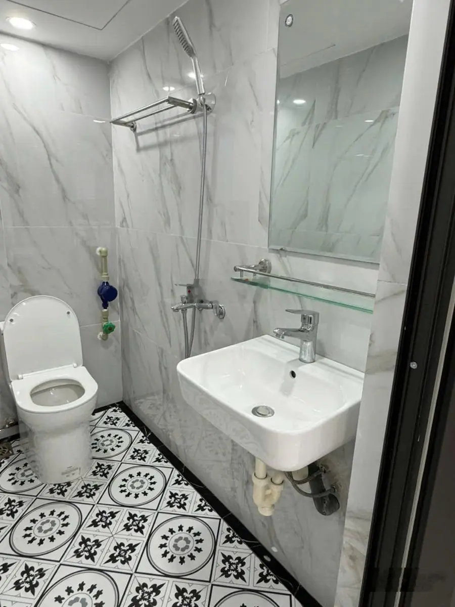 Nhà đẹp! Dòng tiền ổn định 800tr/năm tại phố Minh Khai, DT 58m2*6 tầng, thang máy, 40m ra phố