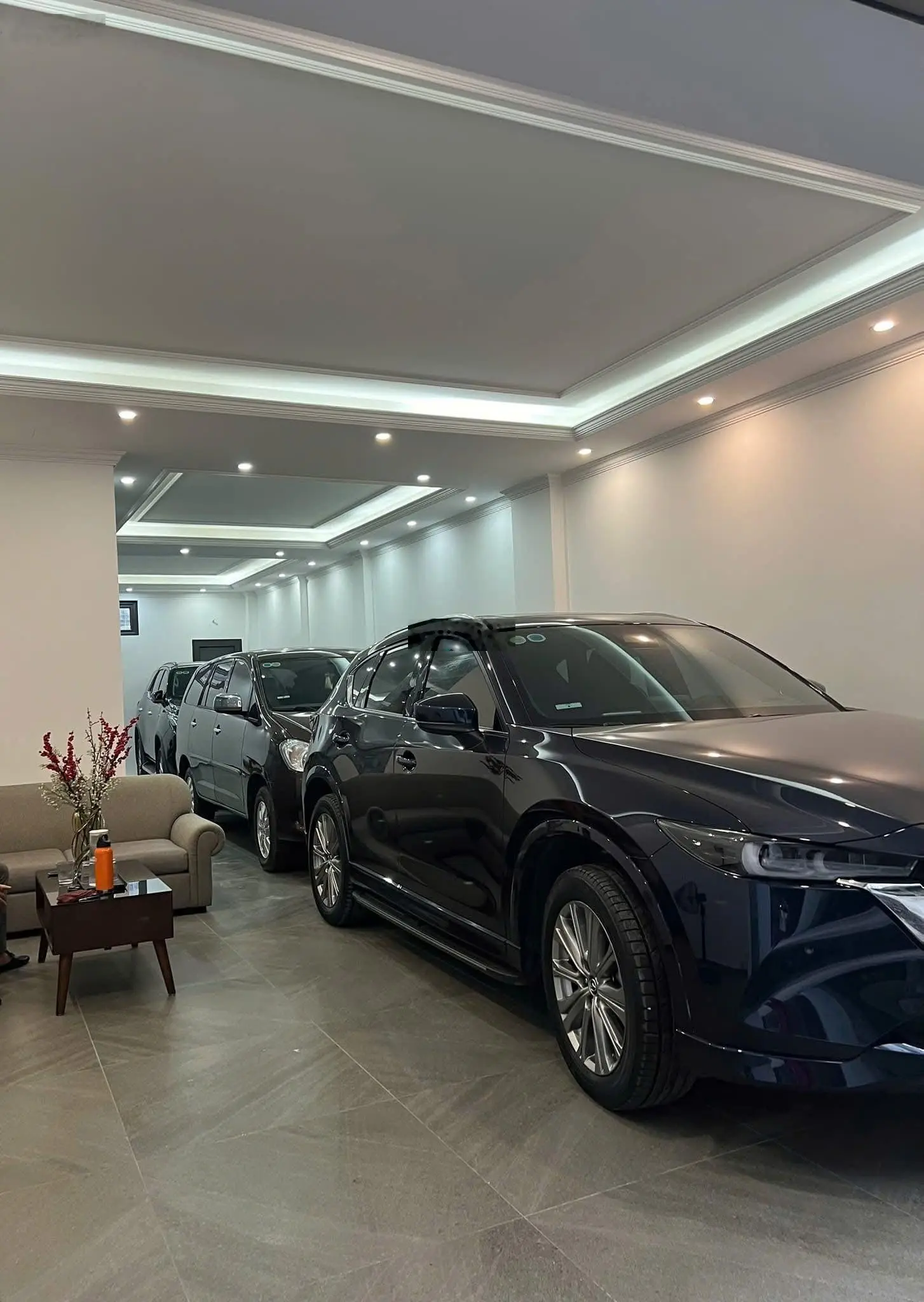 Dt 93 m 8 tầng mt 5.7m- hai thoáng - thang máy - kdvp- gara siêu rộng -cầu giấy