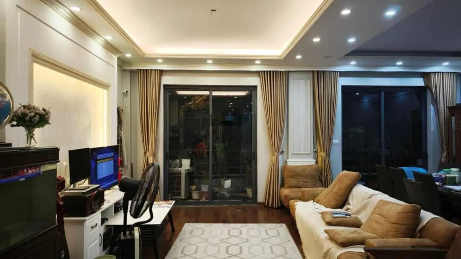 Bán nhà mặt phố ngọc lâm hầm + 5 tầng nổi dòng tiền 70tr/tháng view sông vỉa hè rộng kinh doanh