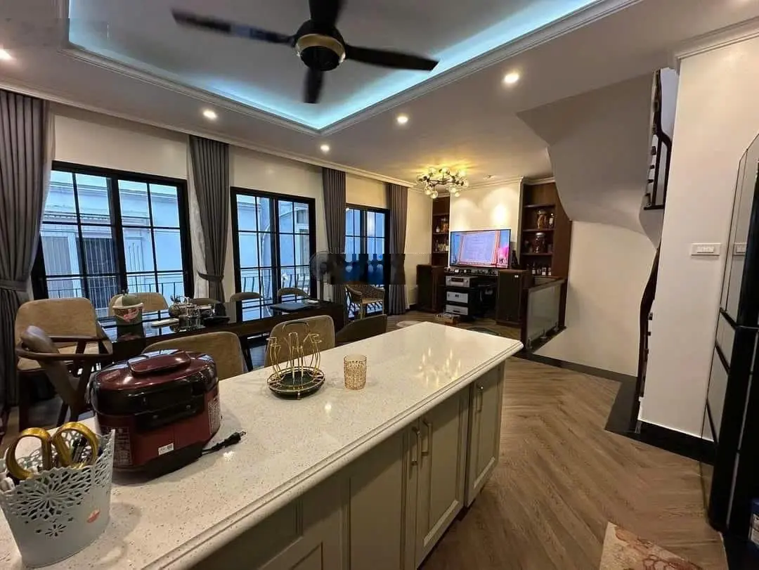 Siêu Đẹp!view Hồ Tây cần bàn nhà mặt ngõ ôtô tránh,kinh doanh,2 thoáng Phố Trích Sài DT 46M X 5Tầng