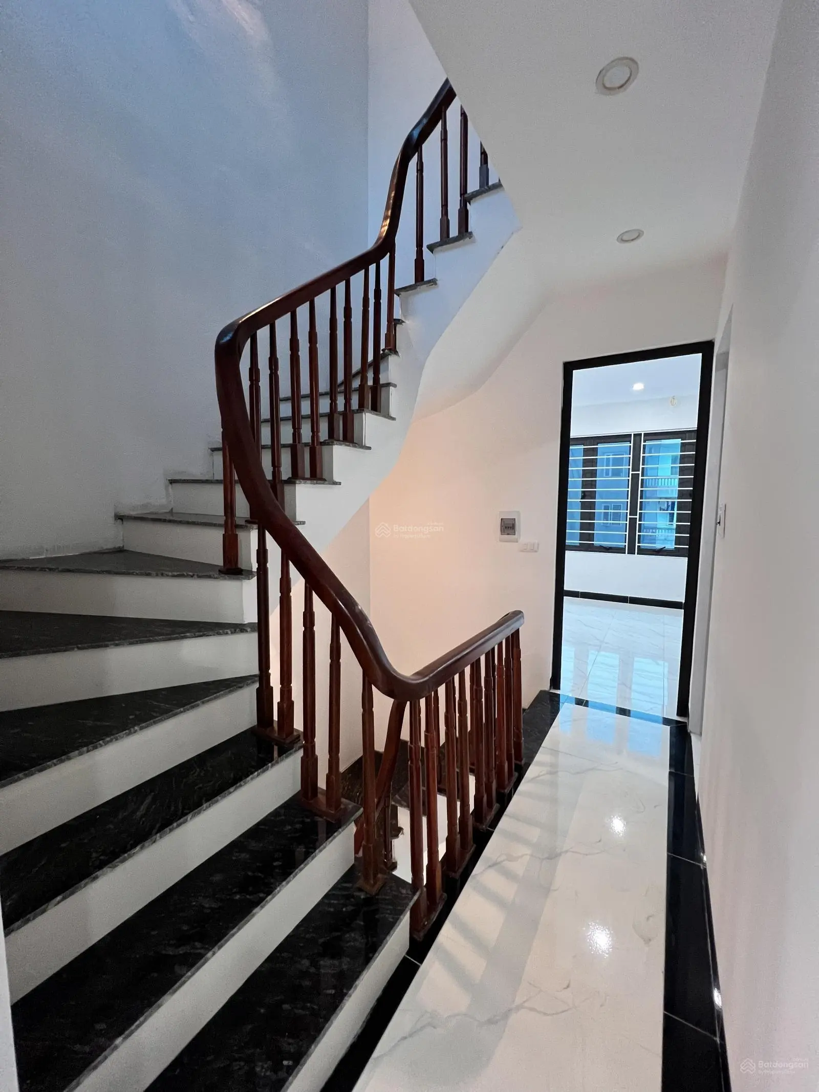 CC BÁN NHÀ MỚI ĐẸP VĨNH NINH - VĨNH QUỲNH, 48m2 4.5tầng, ô tô đỗ gần, nhỉnh 4 tỉ LH 0979228902