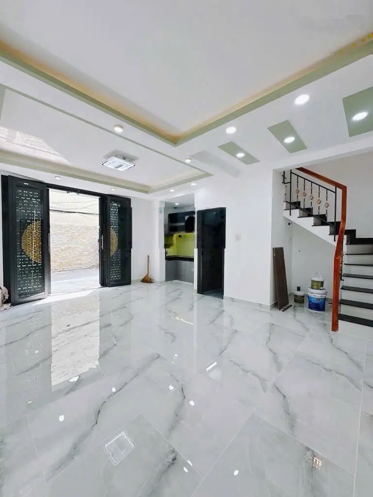 Nhà đẹp vĩnh hội q4- 3 lầu đúc- 35m2 ngang 5,5m - sân rộng - ko qh-chỉ 5 tỷ nhỉnh