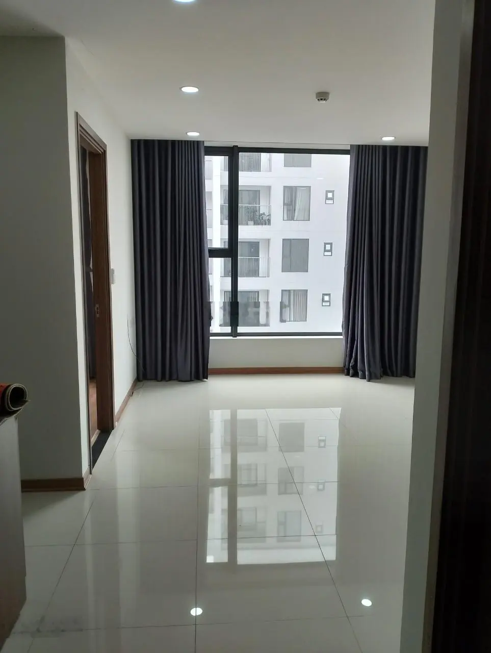Cần bán CC Rose Town 79 Ngọc Hồi - Hoàng Liệt - Hoàng Mai 66m2, 2PN, đồ CB, 4 tỷ