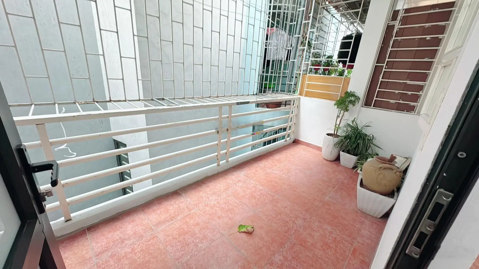 Bán nhà: Phố Hào Nam Đống Đa, 5 tầng, kinh doanh, mặt tiền, 4,2m, DT 34m2, giá 6,5 tỷ