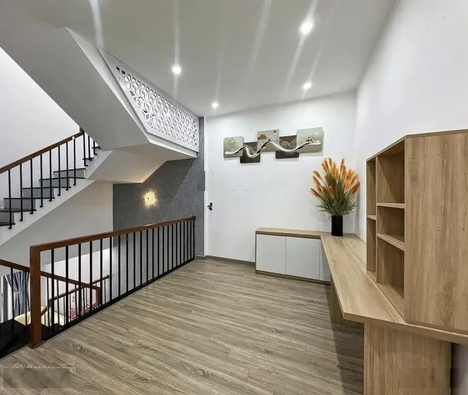 Nhà diện tích lớn 82m2 Lê Thánh Tôn- Bến Nghé-Quận 1 gần Thái Văn Lung đang cho thuê 42 triệu