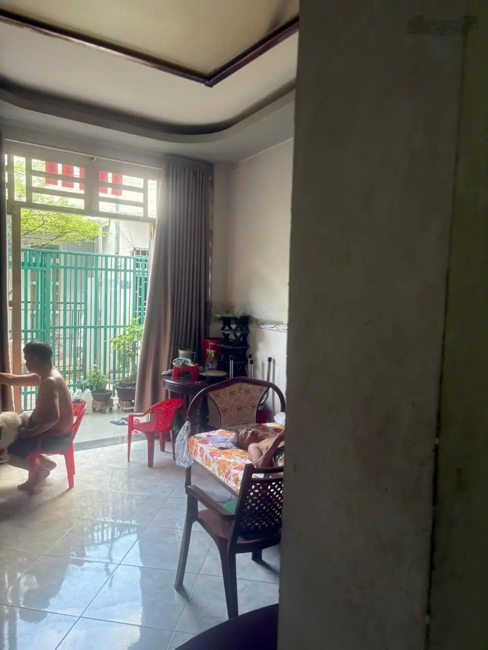 Bán nhà 1 trệt 1 lầu, 2pn 2wc, hẻm ba gác, có sân đậu xe, sổ hồng riêng hoàn công đủ, P7Q8