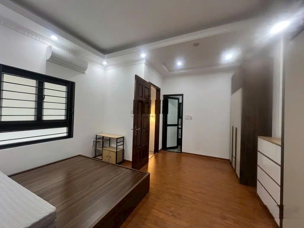 Cực hiếm oto đỗ cổng - 30m phố Hồng Tiến - chủ nhà tặng full nội thất 5 phút sang phố ở sướng cực