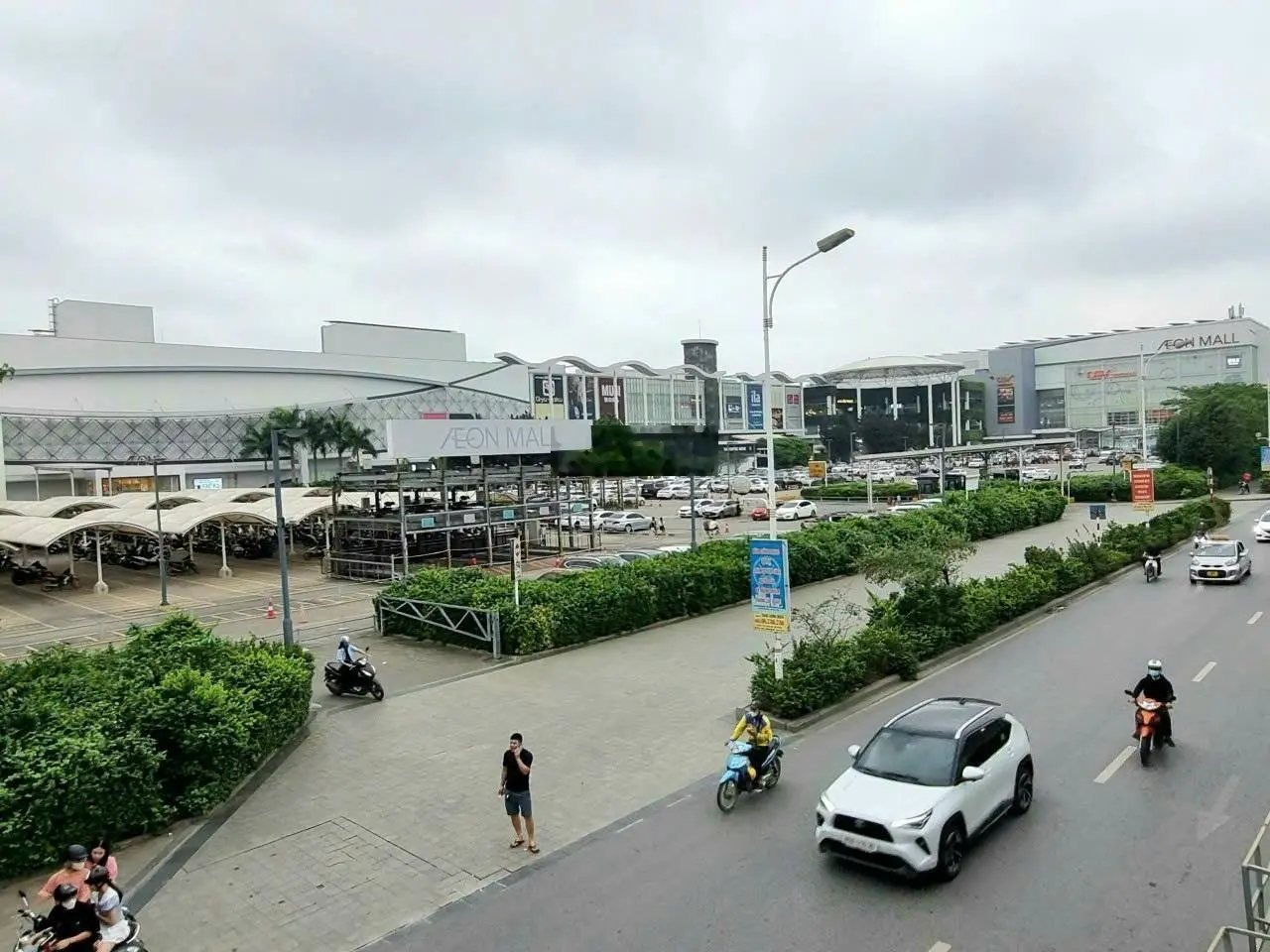 Bán đất Thạch Bàn, Cổ Linh, 100m2, MT 7m, giá 25.2 tỷ, 3 ô tô tránh, kinh doanh, view công viên