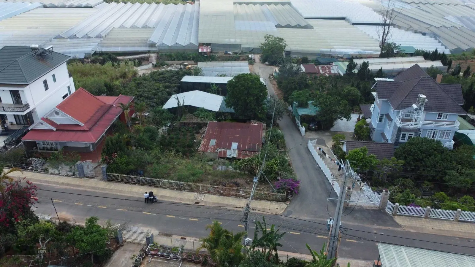 Bán nhanh 4 lô đất xây dựng mặt đường Phạm Hùng, TT Lạc Dương đường lớn 11m, gần công an Huyện.
