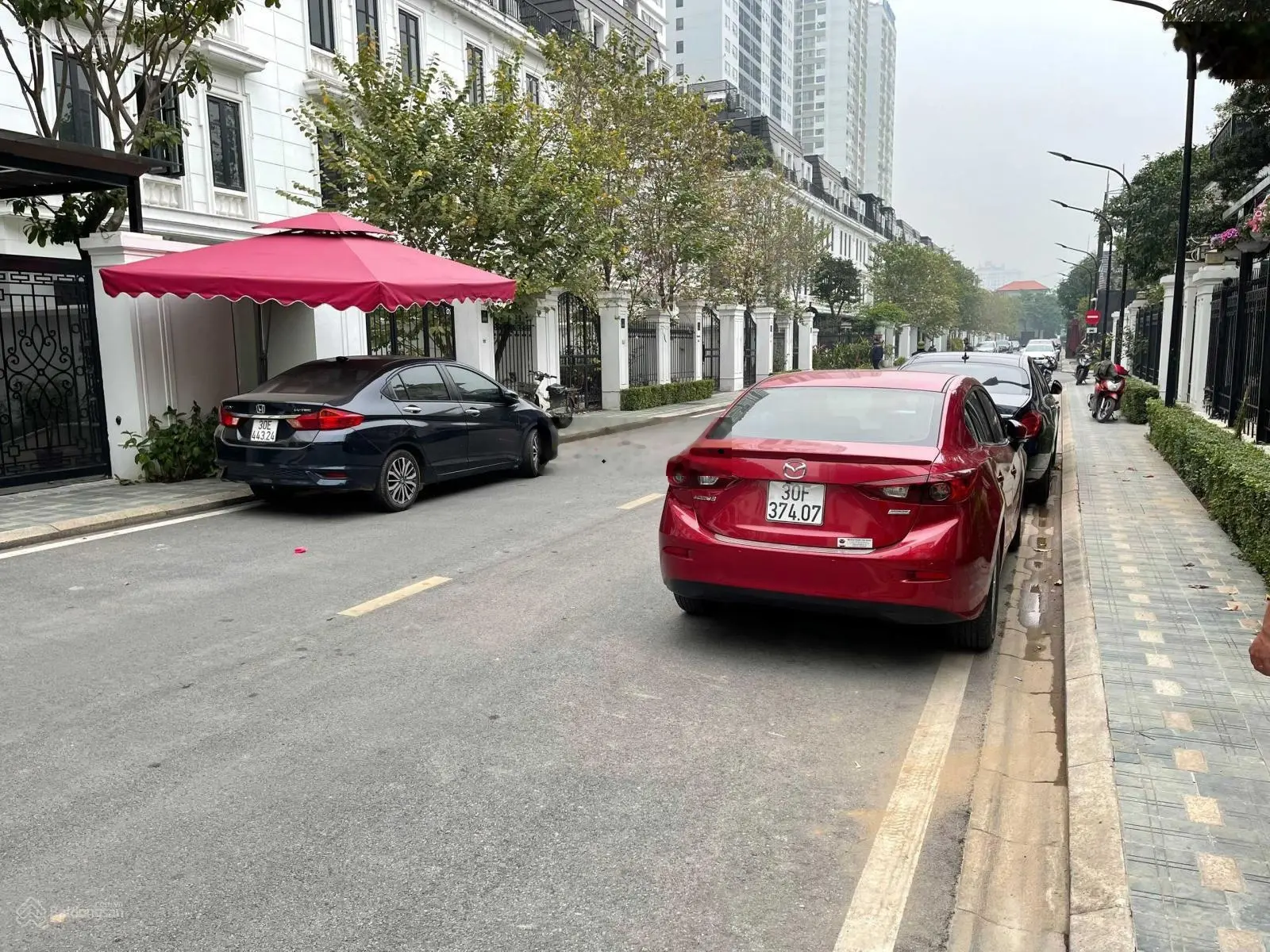 Bán biệt thự đơn lập Embassy Garden 259m2 căn góc vườn hoa - Đông Nam liên hệ chủ nhà 0332 625 ***