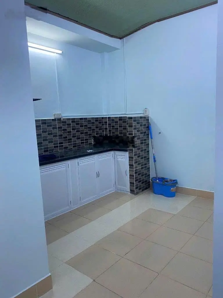 Chỉ nhỉnh 50tr/m2 bán nhà C4 sổ riêng vuông mặt tiền rộng 5.5m ngay chợ Thủ Đức