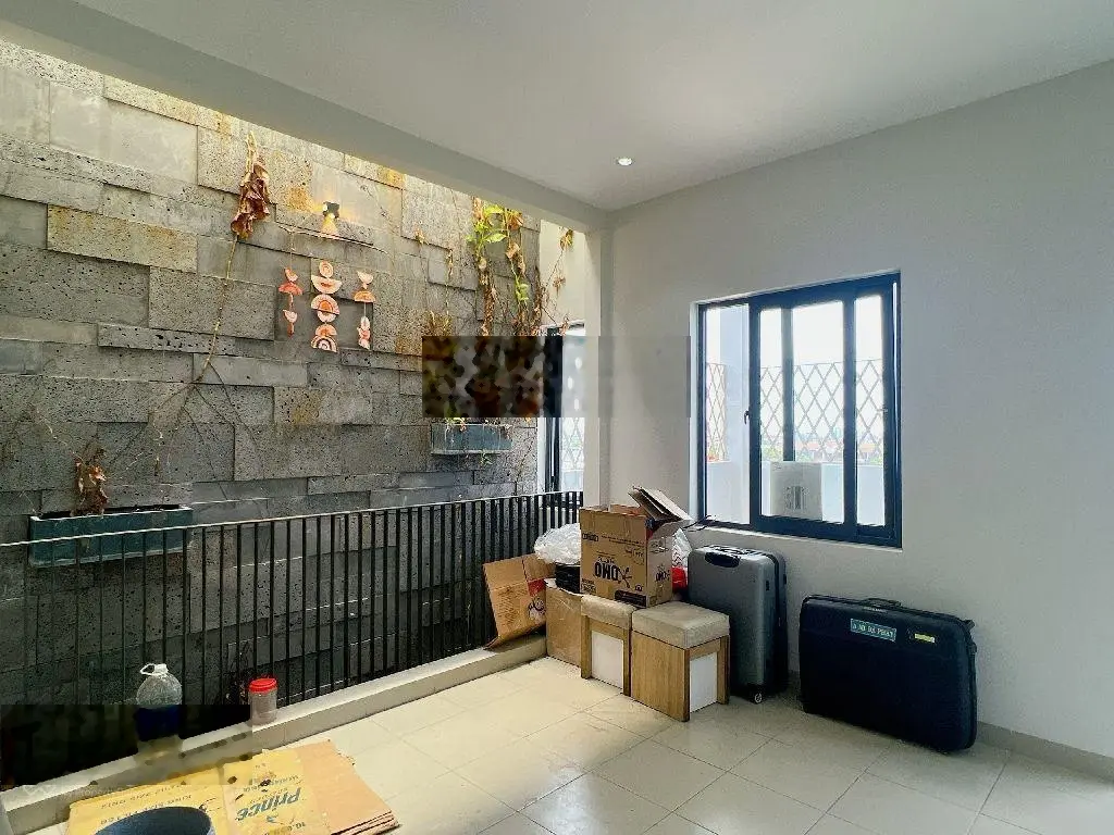 Chủ cần sang ngượng nhà 3 tầng kinh doanh giáp điện biên phủ, ô tô đậu đỗ trước nhà .