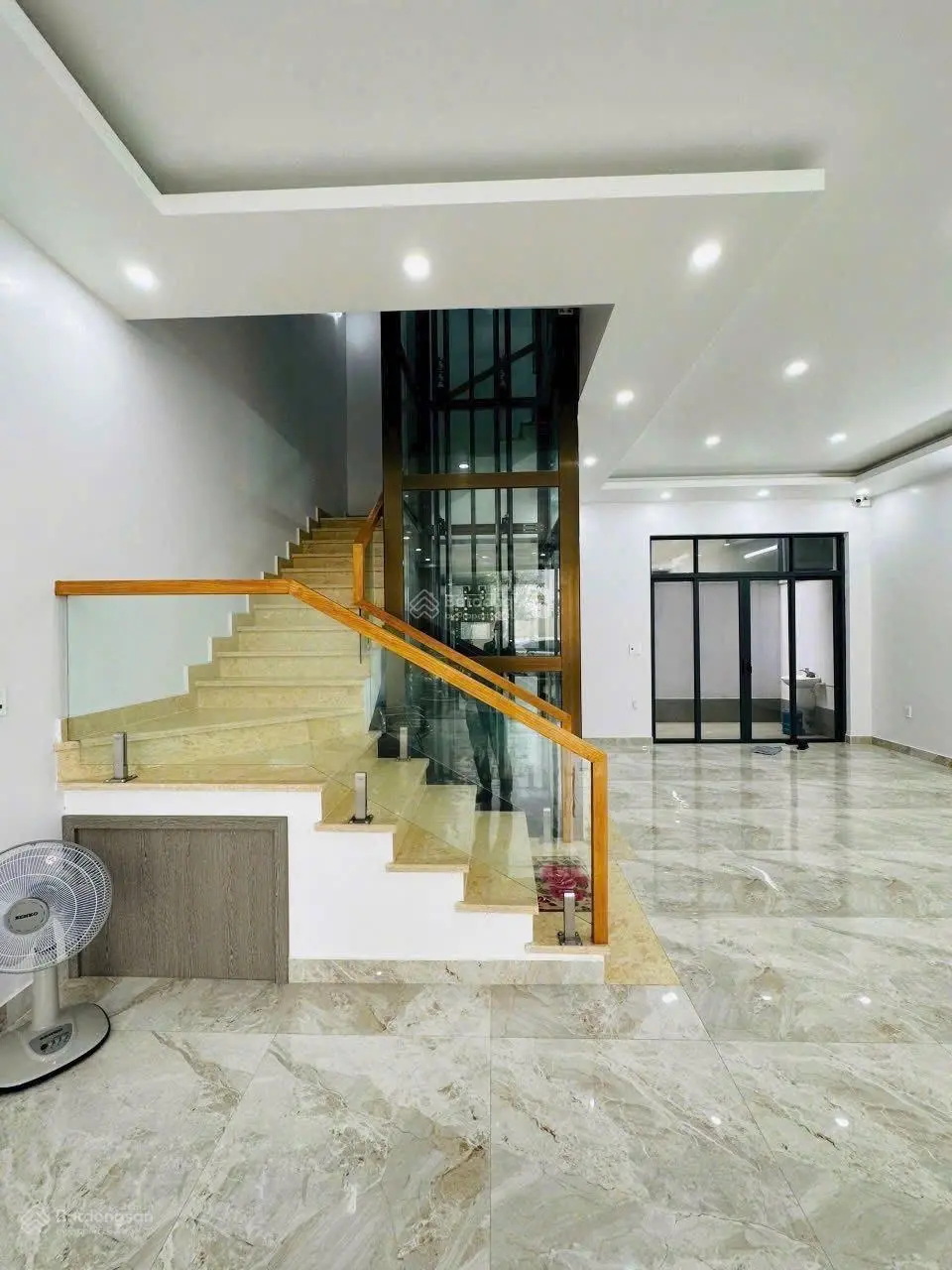 Duy nhất Shop Vinmarina 126m2, có thang máy, 2 mặt tiền, chỉ 9.5 tỷ