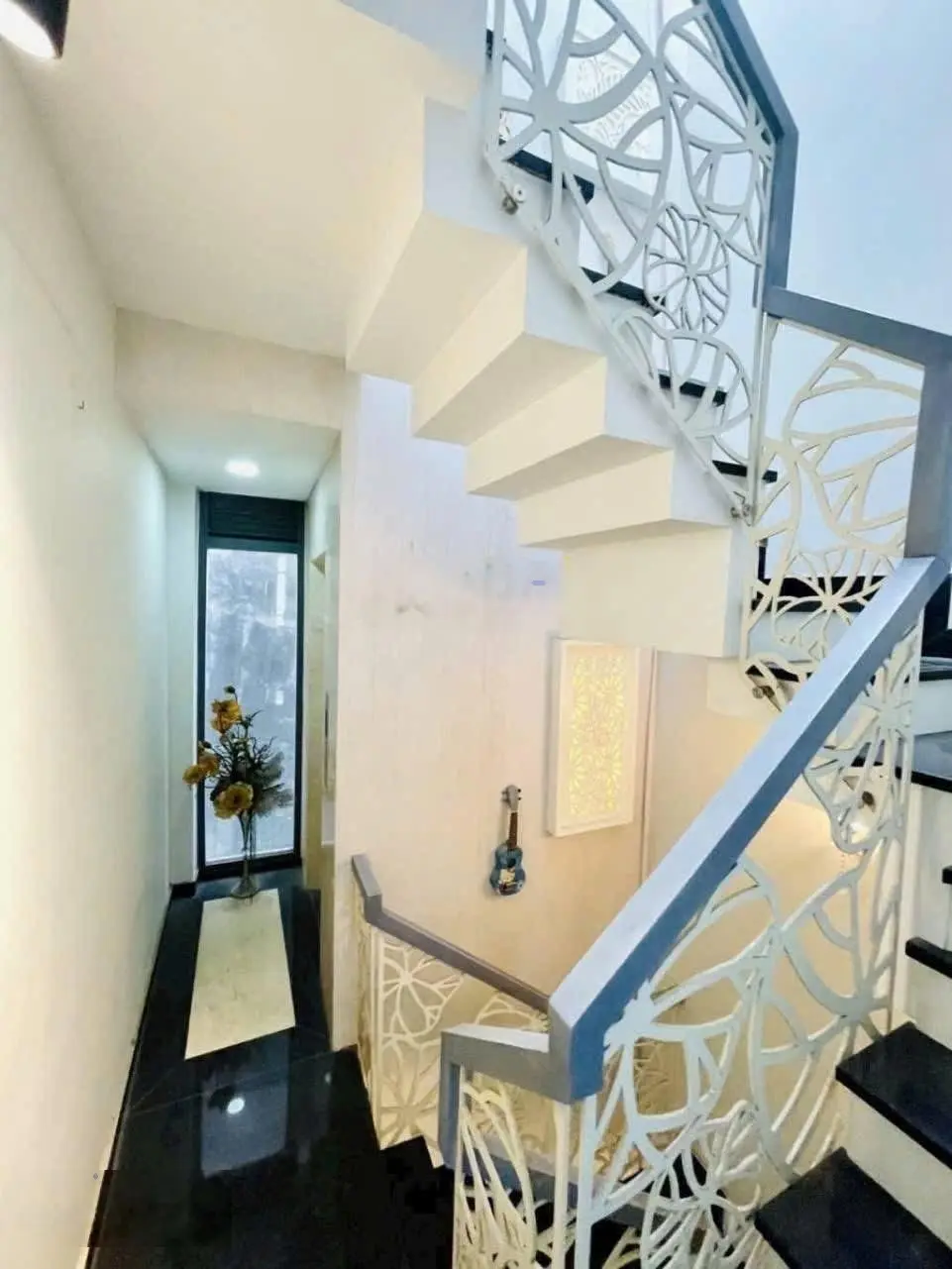 Bán nhà 3 tầng nội thất cao cấp, 110m2, đường 9m, gần Chợ Thủ Đức, Gigamall, Linh Đông, 6 tỷ