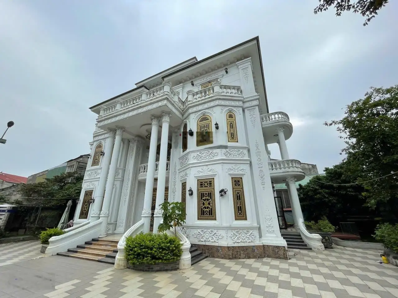 Bán biệt thự 1250m2, 6PN, 6WC tại Nguyễn Du, Hà Tĩnh, giá ưu đãi chỉ với 35 tỷ VND