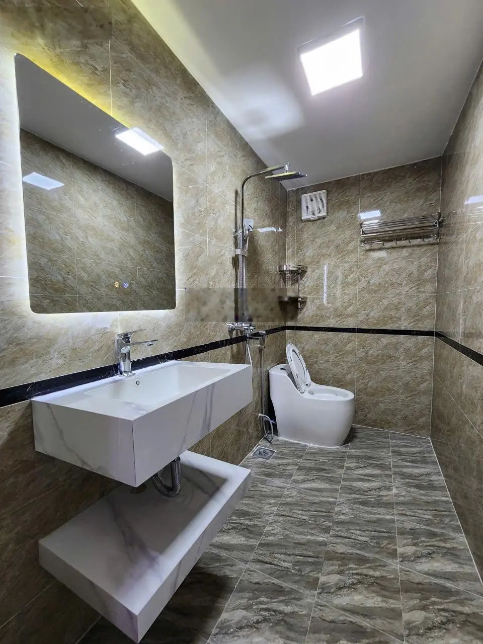 Bán gấp nhà riêng phố Nguyễn Lương Bằng 64m 4Tg MT 4,6m hơn 10 tỷ 50m ô tô Full nội thất.