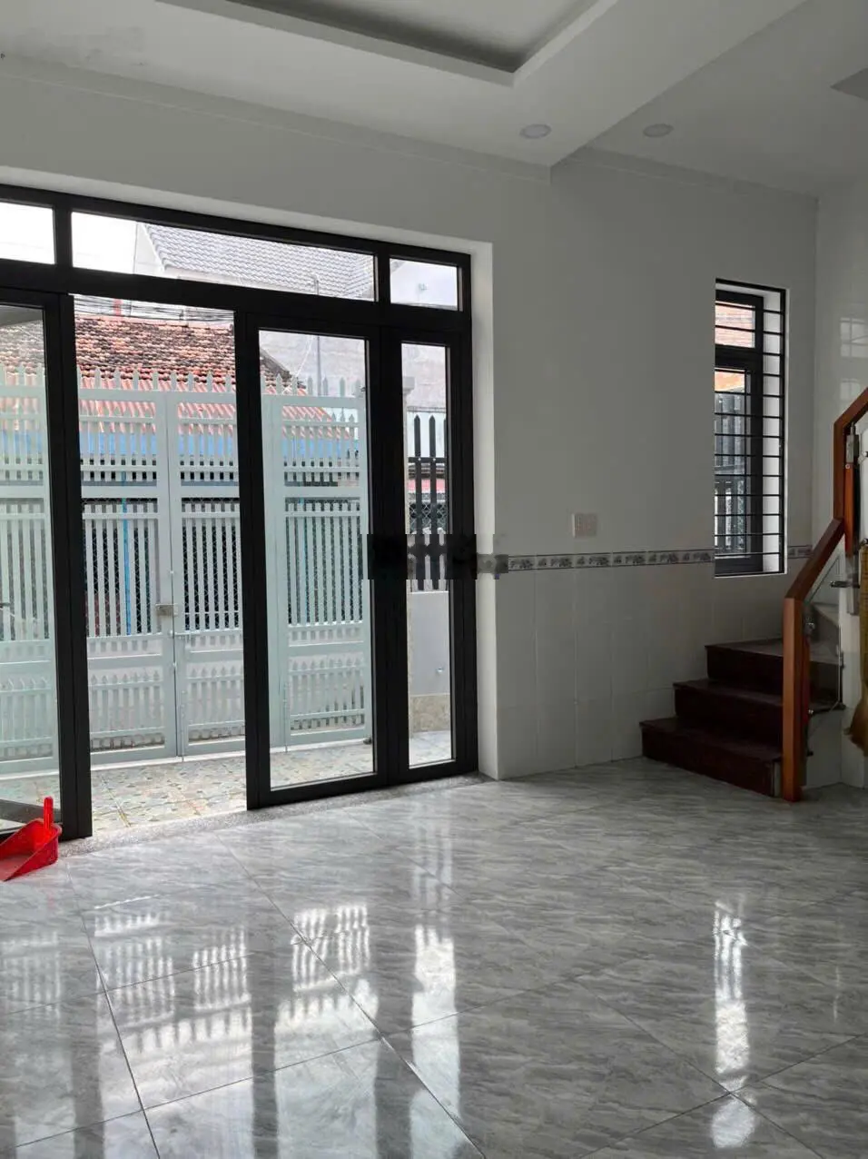 Chủ gởi bán nhà 1 trệt 1 lầu (hoàn công) ngay ubnd p. tân vạn - biên hòa. giá chỉ 2,3 tỷ còn tl
