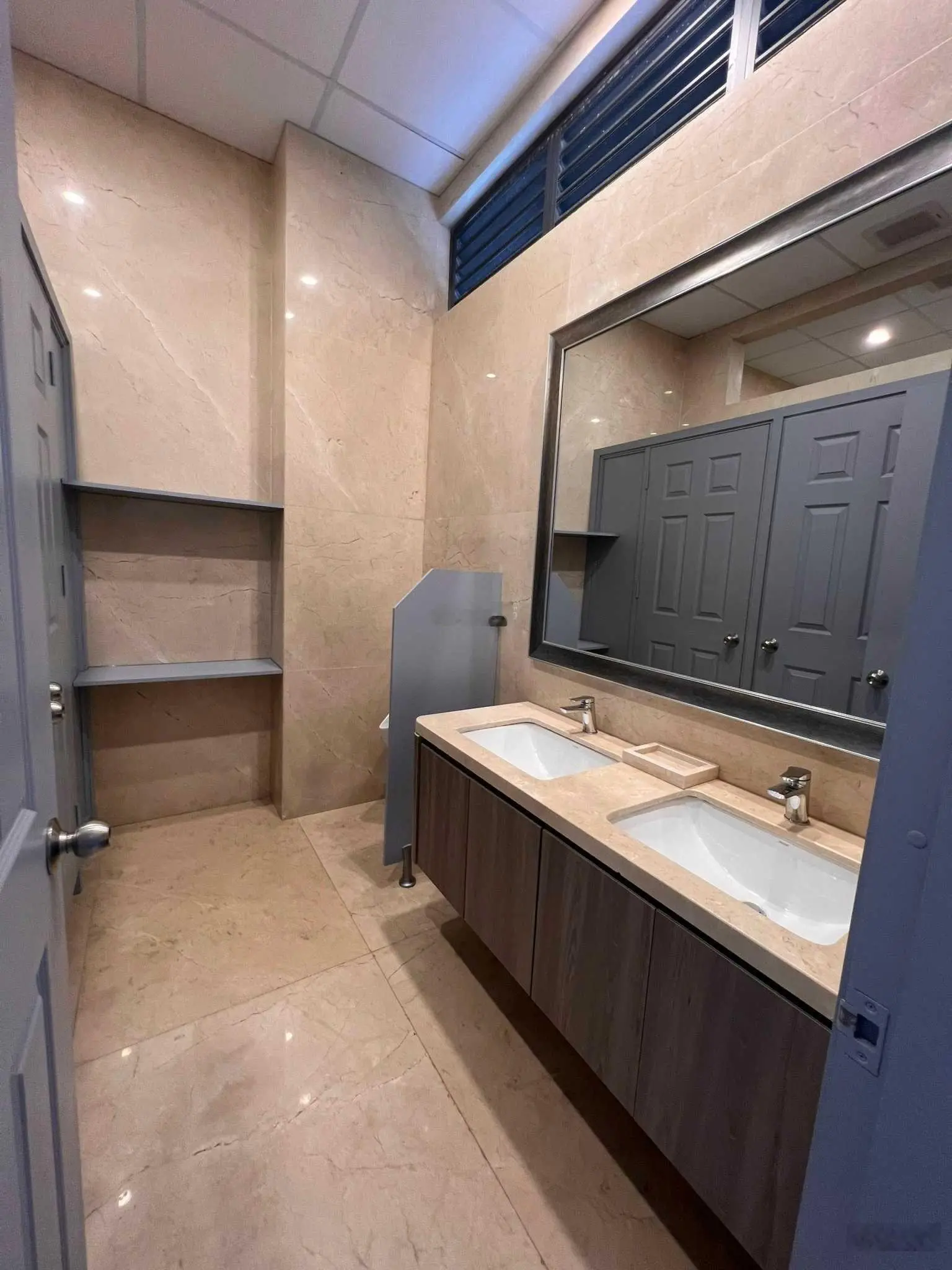 Bán tòa building mặt tiền Tạ Hiện 8x20m Hầm 7 Tầng HĐ Thuê 120tr/th Giá bán 68 tỷ