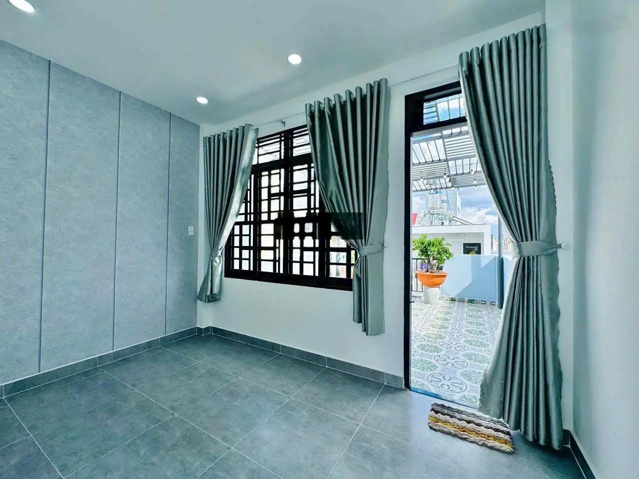 Chính chủ kẹt tiền bán nhà GIÁ 3TỶ550 Đ.Trần Não, Q.2. DT 60m2. HĐ thuê 16tr/tháng. Nhà 1T2L. SHR