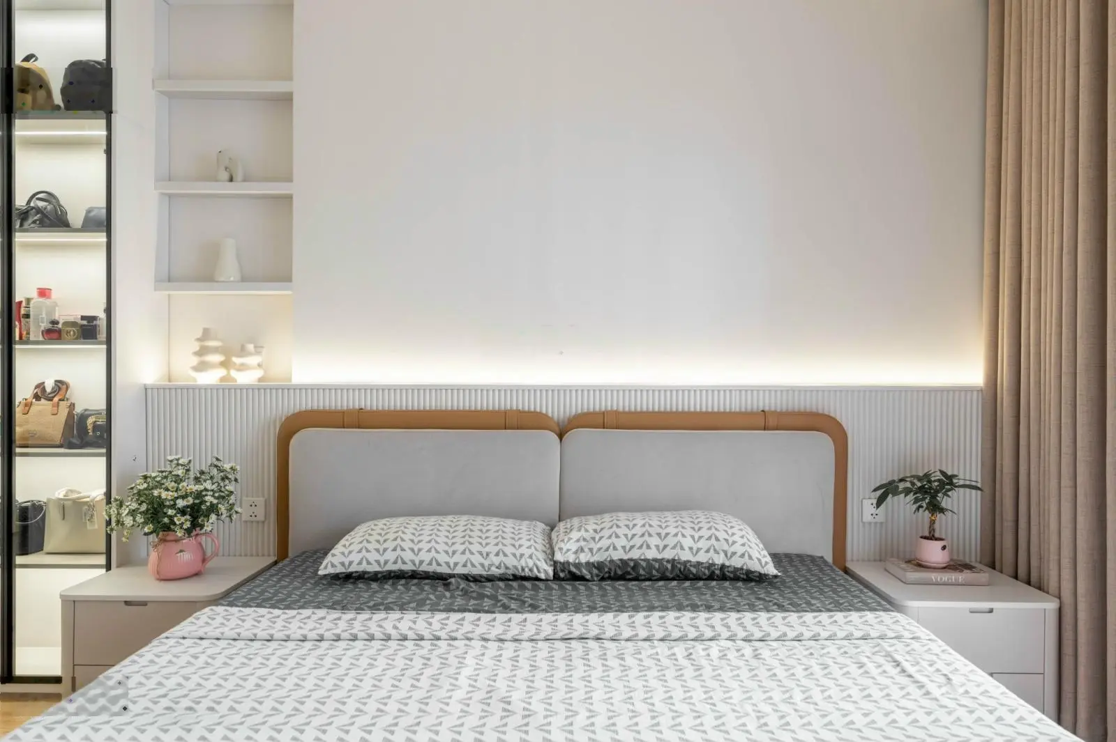 Chủ nhà gửi bán căn hoa hậu 3N Golden Palm DT: 124m2. Nội thất mới thiết kế tinh tế. LH 0966 120 ***