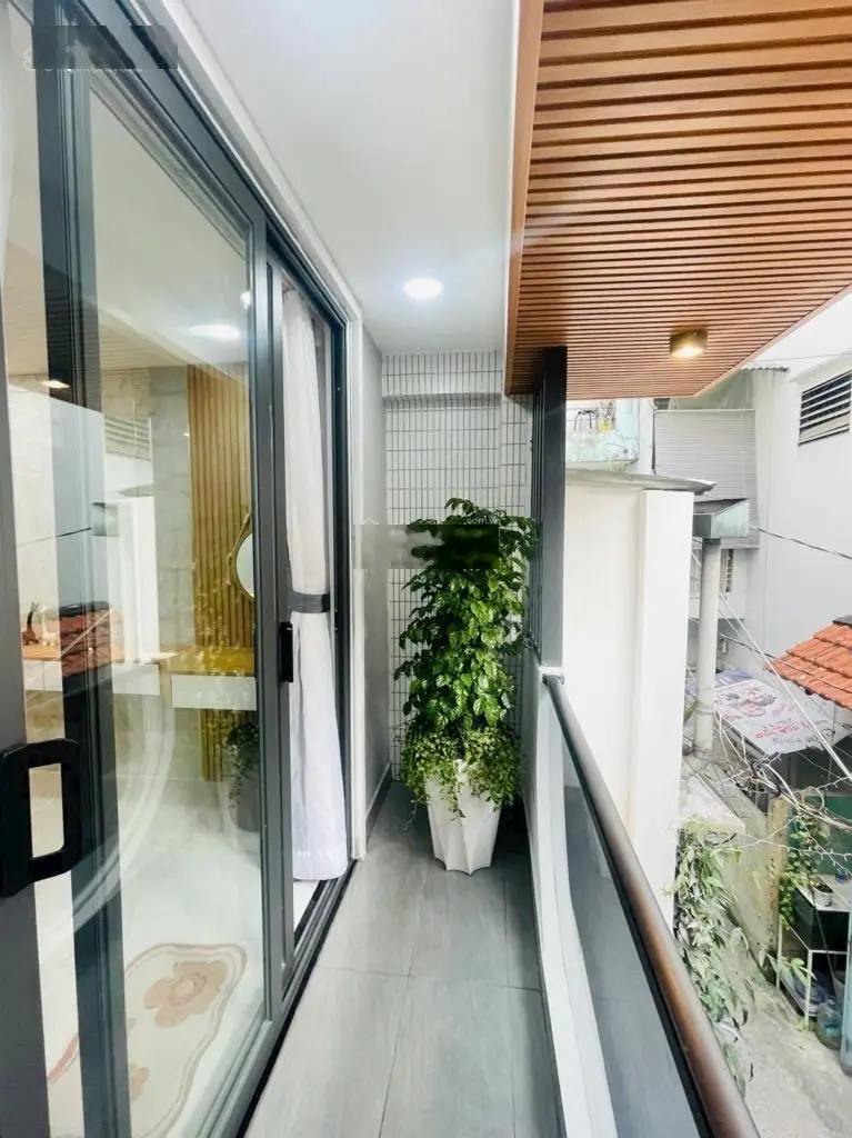 Bán nhà Khánh Hội Quận 4 - 3 tầng - chỉ 3 tỷ - Bề ngang 4m - 28m2 - nhà mới full nội thất