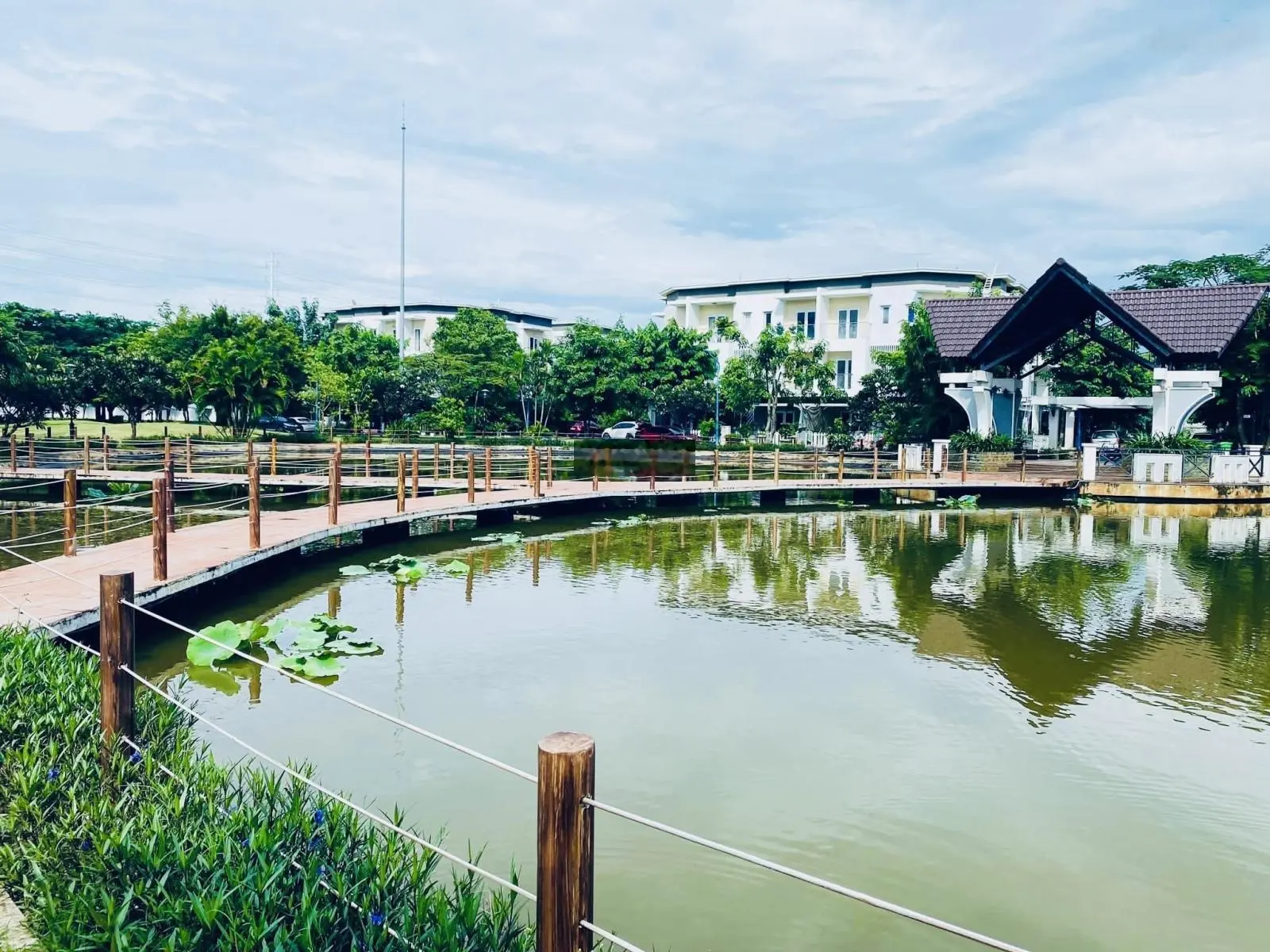 Định cư bán gấp Biệt thự góc (hiếm có) KDC compound Melosa Khang Điền, DT 8x18=144m2, giá 17.5 tỉ