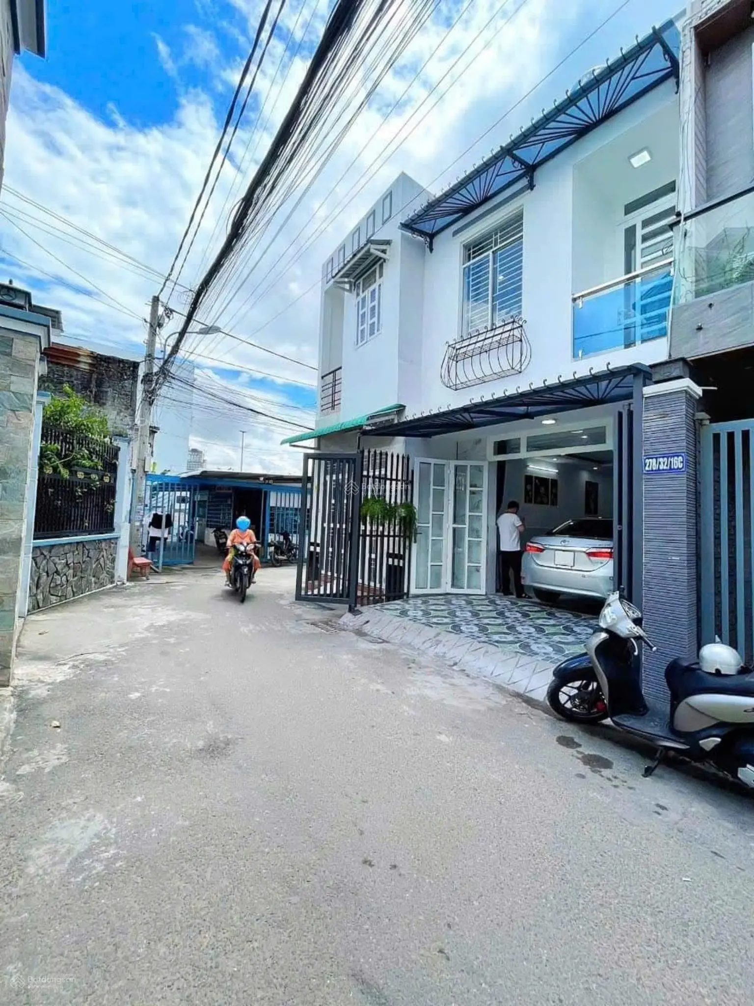 Bán nhà gần chợ Bình Chánh DT: (4x20m)