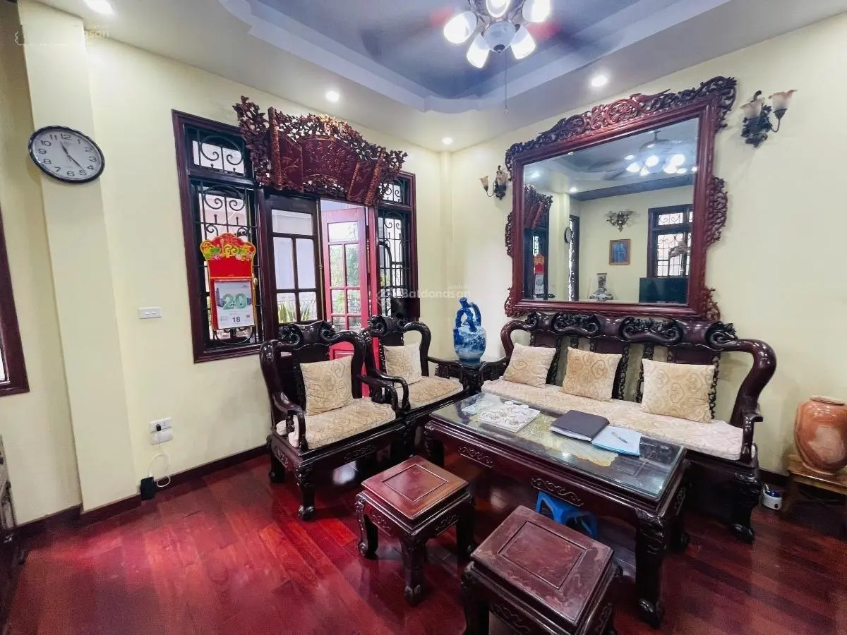 Bán Gấp nhà siêu hiếm Trần Quốc Hoàn 55m2 x 5 tầng lô góc 2 mặt tiền cực víp