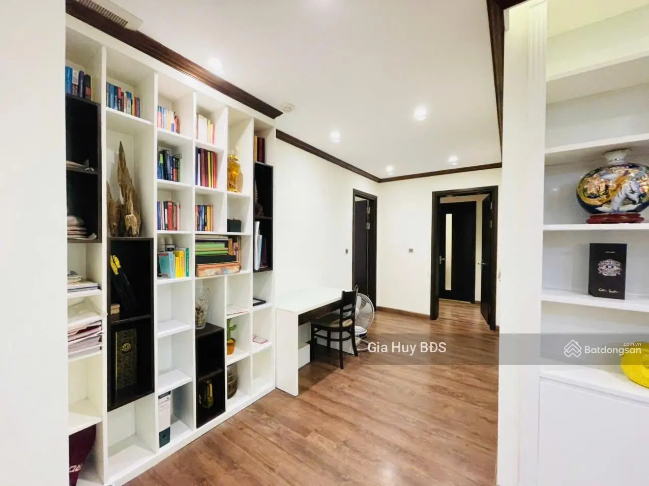 Chính chủ gửi bán căn 157.9m2, 4 PN cực kỳ hợp lý, tầng đẹp, full nội thất tại Mandarin Garden