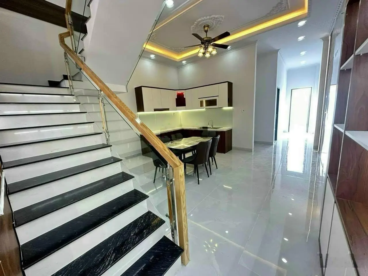 Kẹt tiền cần bán gấp căn nhà ở gần cầu BÌNH ĐIỀN, 1 lầu, 5mx18,7m, giá 1 tỷ 350.