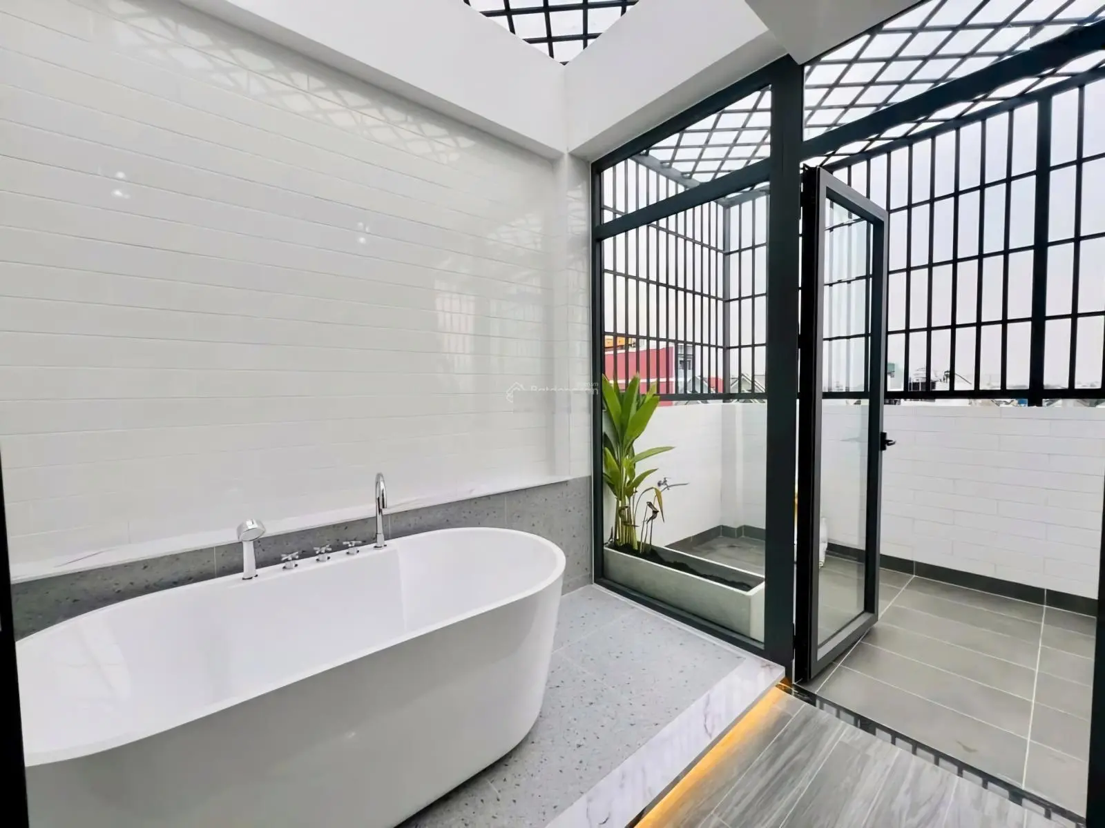 Bán căn nhà phố 3 lầu full nội thất cao cấp mới, đường Hà Huy Giáp. (giá chỉ hơn 6 ỷ)