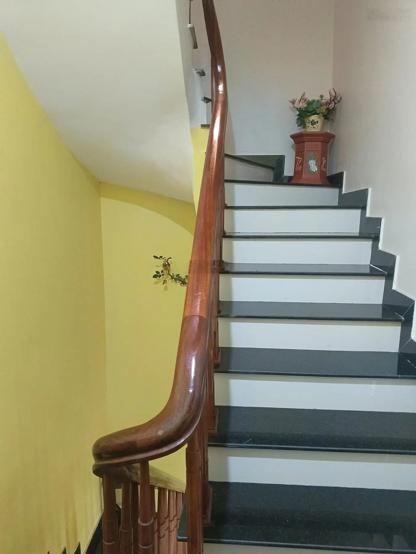 Bán nhà lô góc tại Kim Mã - Ngõ thông - full nội thất - giá nhỉnh 8 tỷ