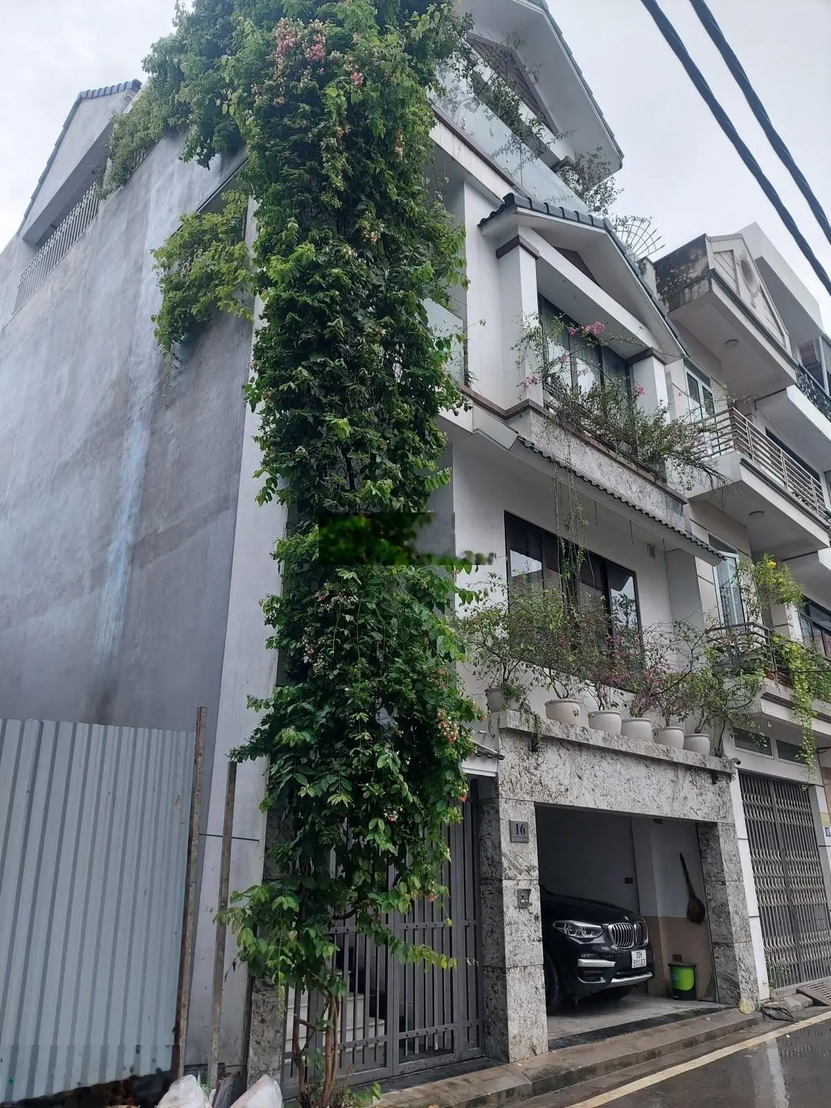 Bán nhanh biệt thự đường Cổ Linh, Long Biên. Gara, 2 thoáng, full nội thất. DT100m2 MT 7.2m, 17.5tỷ