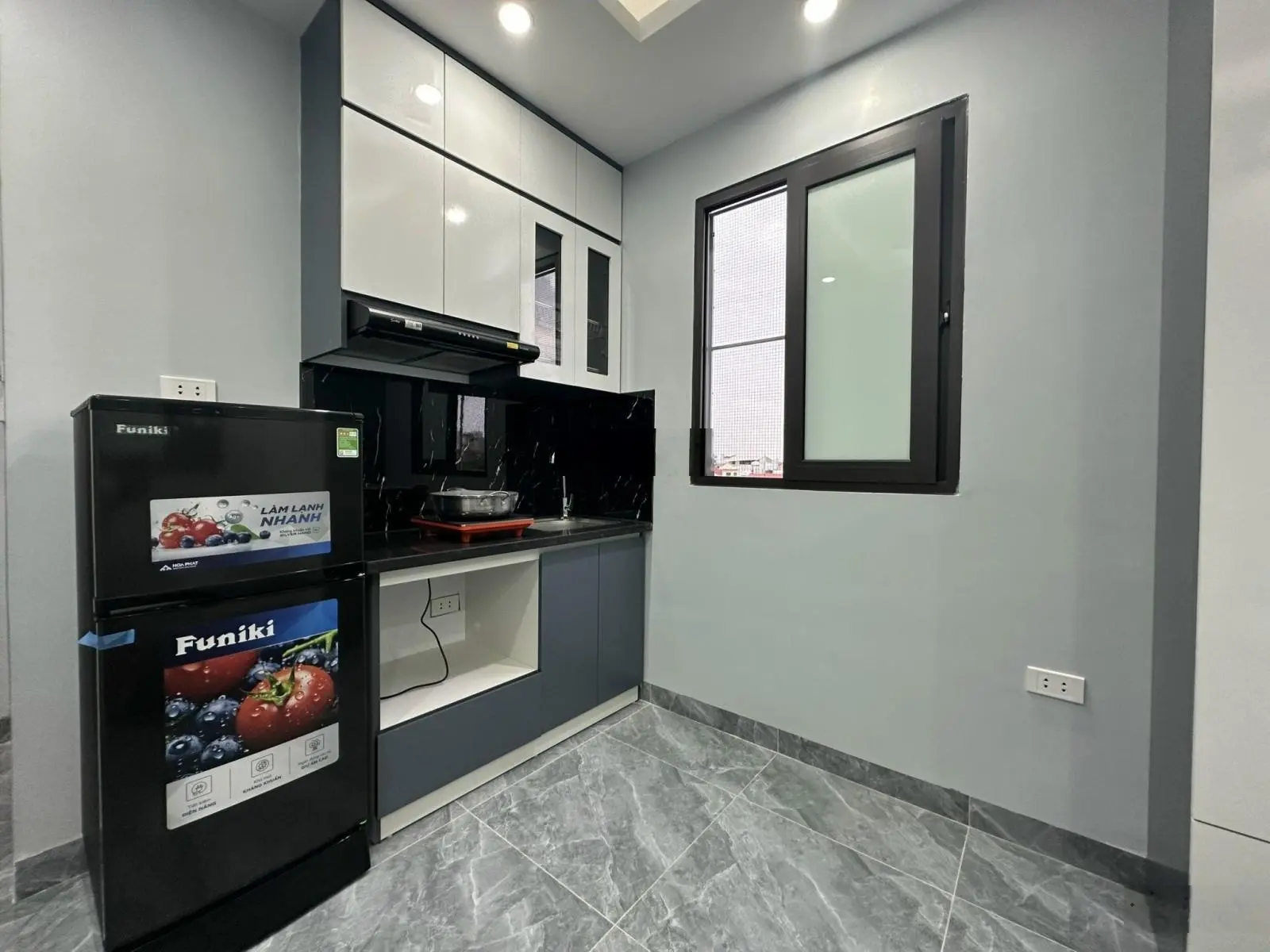 Bán căn hộ dịch vụ, phố Cầu Diễn-Nhổn, 70m2, 7 tầng thang, 17 phòng, dòng tiền 100tr/th, ô tô tránh