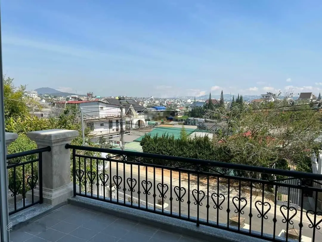 Bán biệt thự mới mặt tiền Trần Quang Khải, P. 08, TP Đà Lạt. DT: 306m2. Giá: 29,5 tỷ.LH: 0908 748 ***