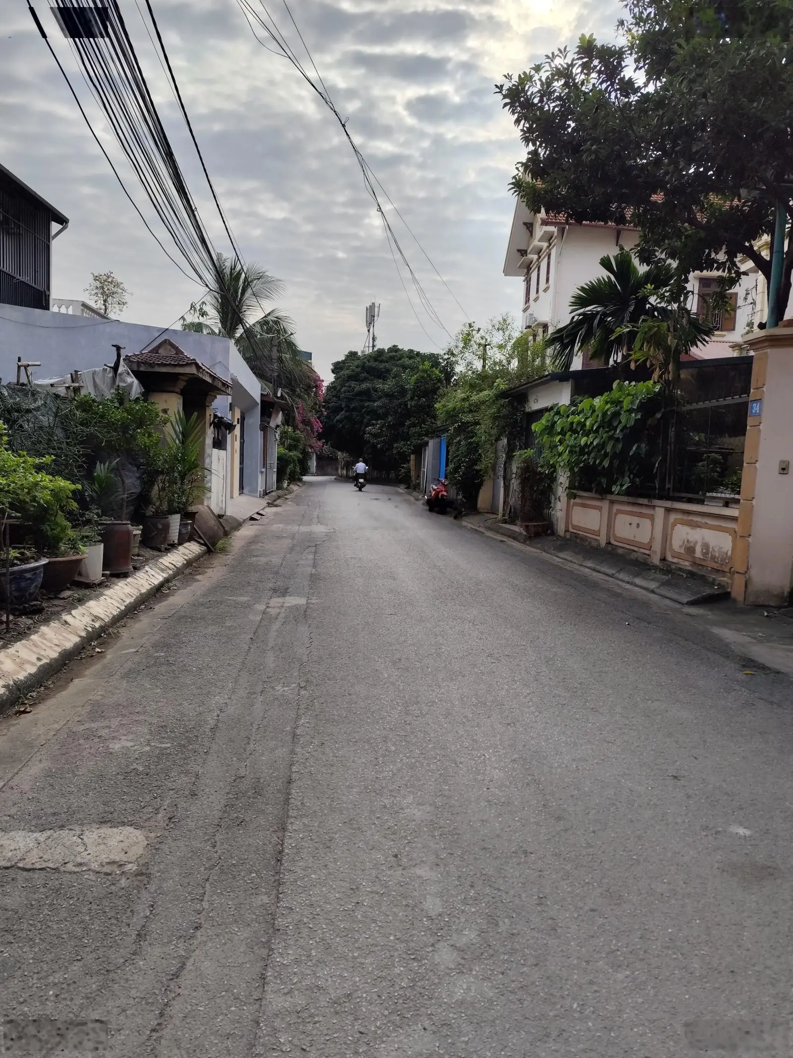 Bán đất thạch bàn ôtô lô góc 50m , mt 4,5m , giá chào 6,2 tỷ còn thương lượng .
