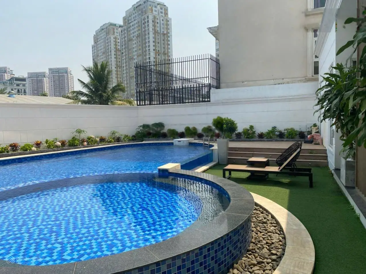 Villa cao cấp 146 đường Nguyễn Văn Hưởng. DT 17x50m. CN 777m2. Sân vườn, hồ bơi. Chỉ 186 tỷ