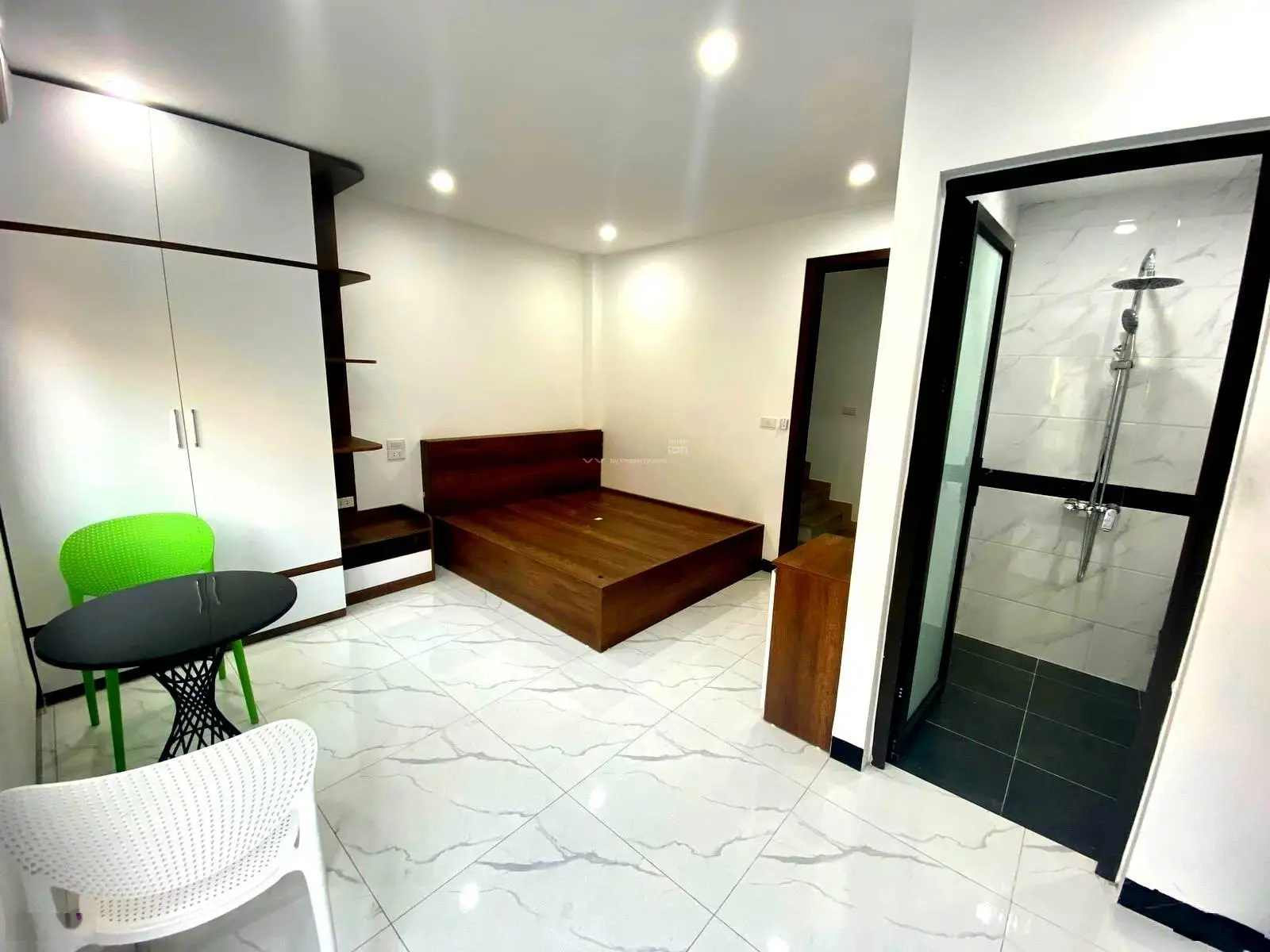 Giá sốc! Bán nhà phố Trần Duy Hưng- Cầu Giấy còn mới ở ngay -41m -5 tầng- nhỉnh 5 tỷ.
